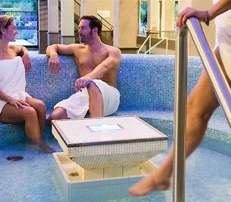 & Wellness Zuiver מלון