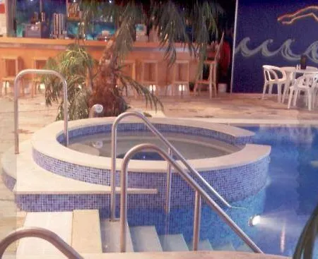 & Wellness Zuiver מלון